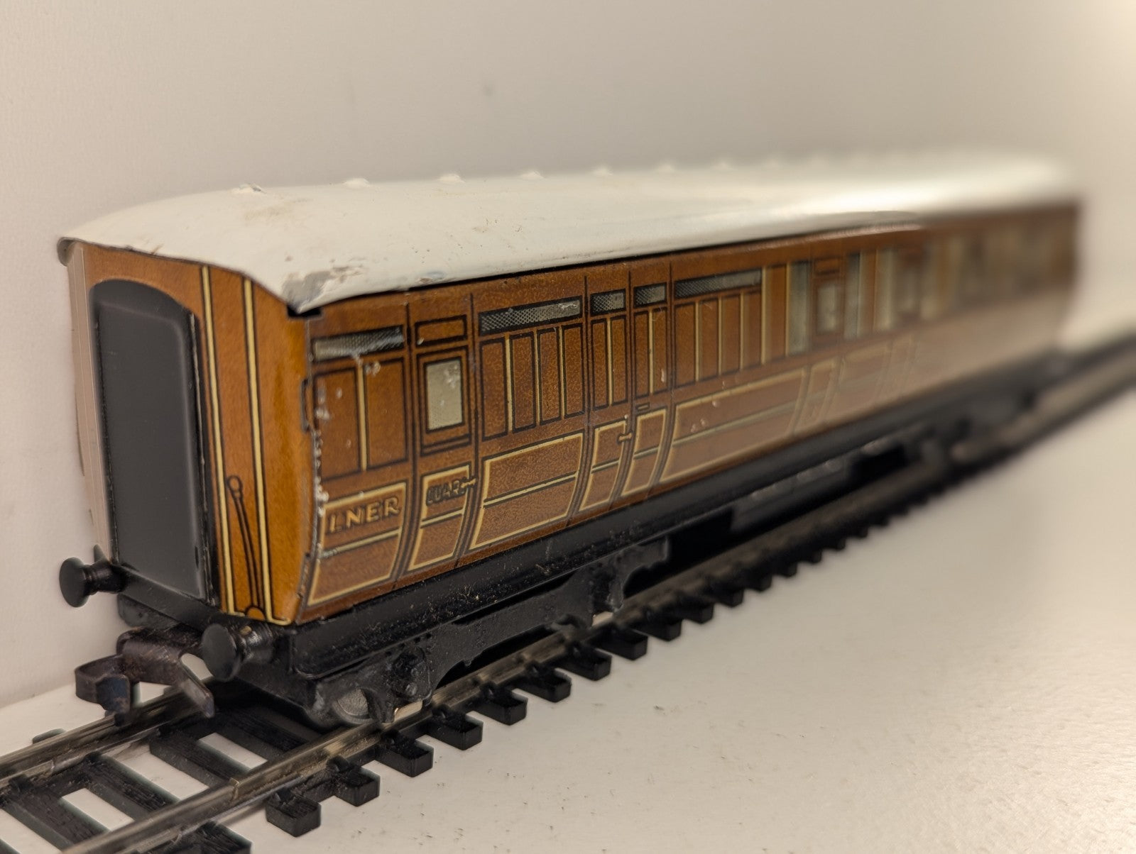 Hornby Dublo OO Gauge LNER Brake Third Coach Passenger Coach 45402