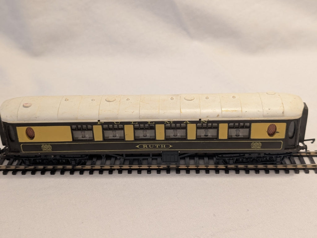 Tri-ang R228 OO Gauge Pullman Parlour Coach “Ruth”