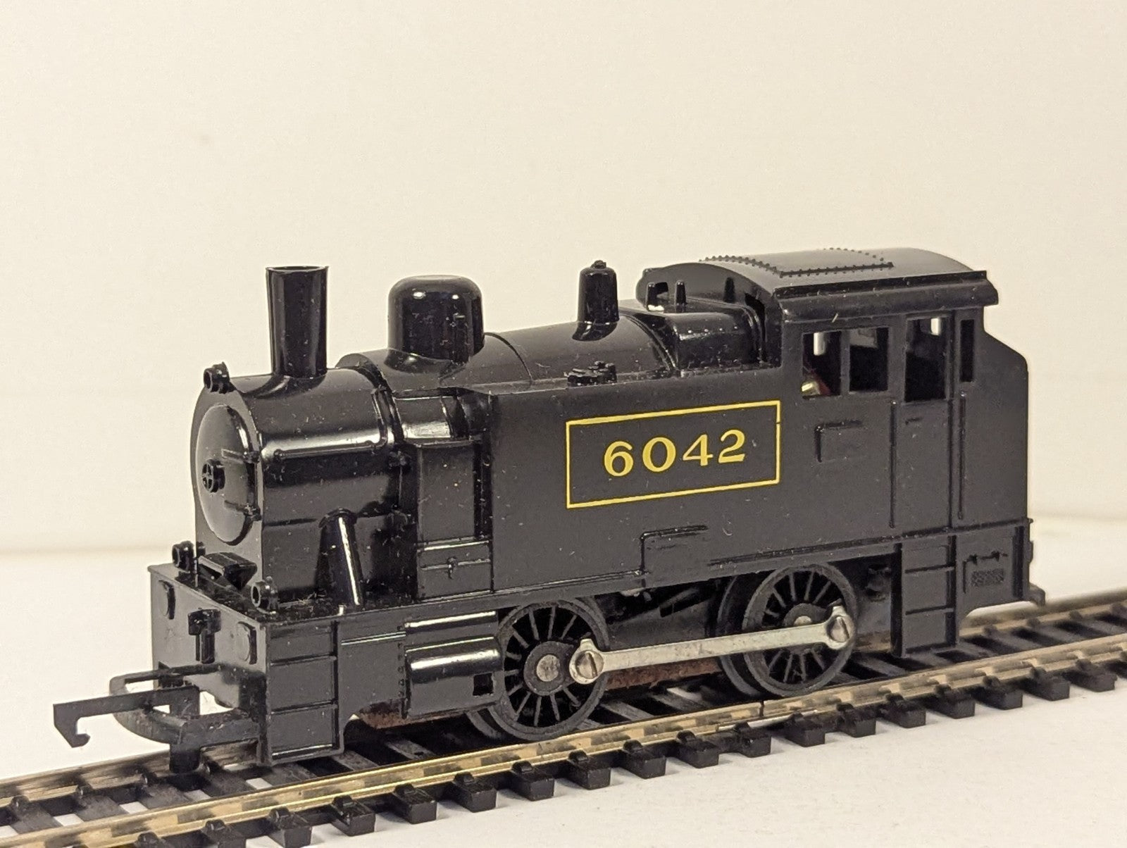 Hornby OO Gauge 0-4-0 Tank Locomotive Steam Locomotive 6042 Black