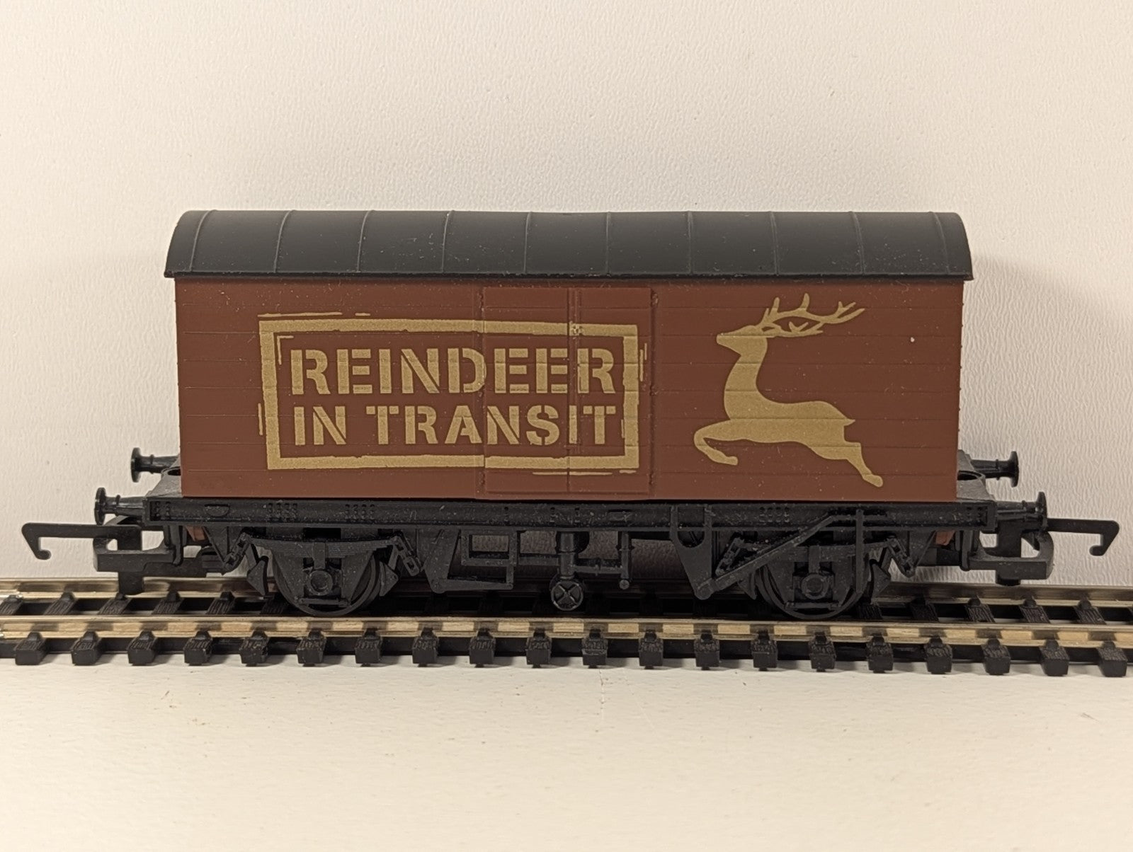 Hornby R60053 Santa’s Reindeer OO Gauge Wagon