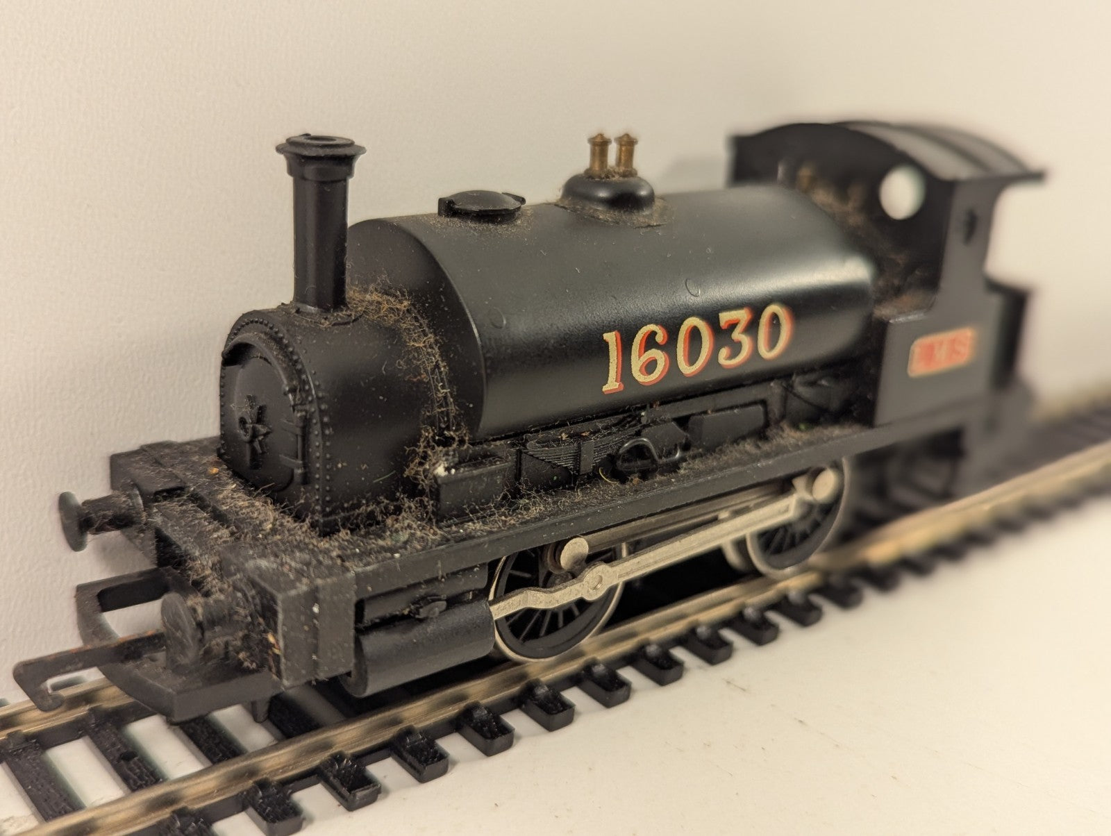 Hornby R337 LMS Class 0F ‘Pug’ 16030 0-4-0ST Tank Locomotive Needs Attention