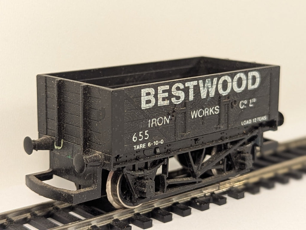 Hornby R009-020 OO Gauge Bestwood Iron Works 5 Plank Wagon weathered