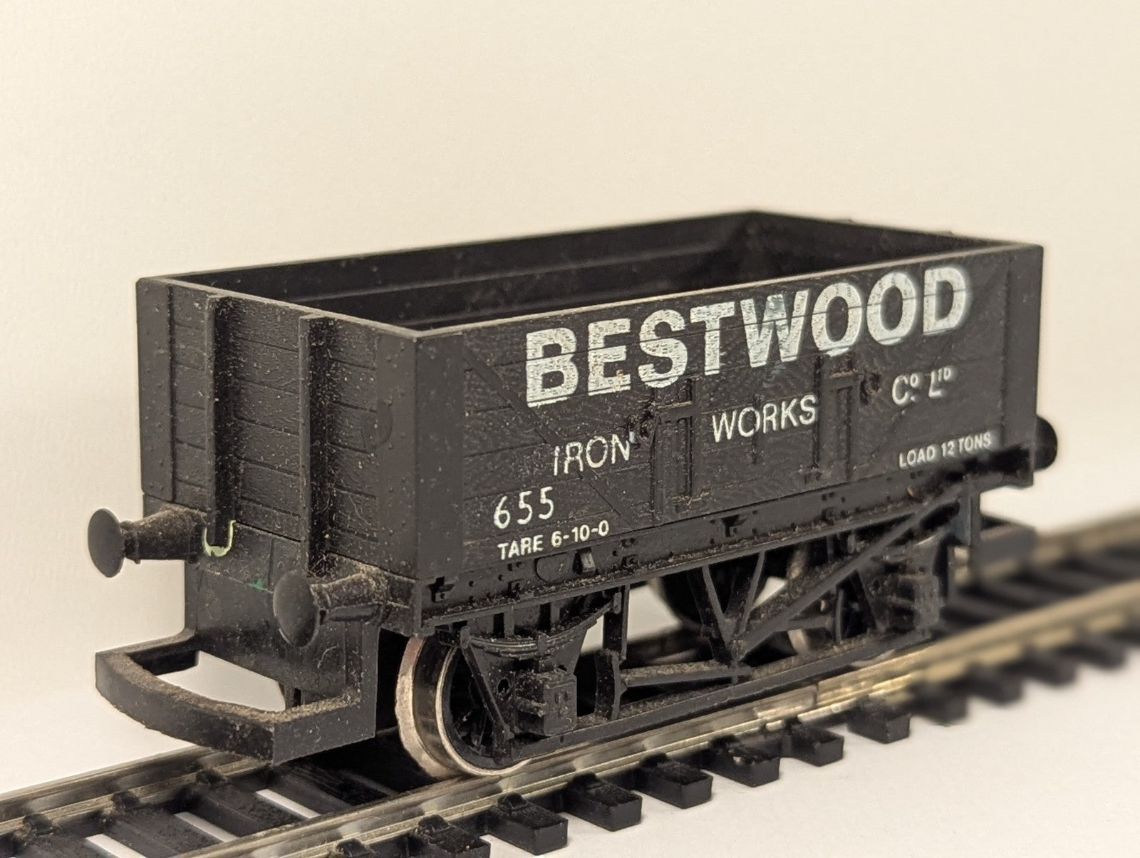 Hornby R009-020 OO Gauge Bestwood Iron Works 5 Plank Wagon weathered