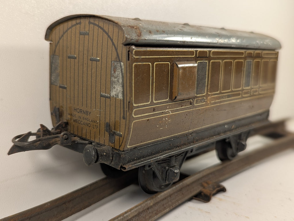 Hornby O Gauge No. 1 Passenger Brake Van Passenger Coach LNER Teak