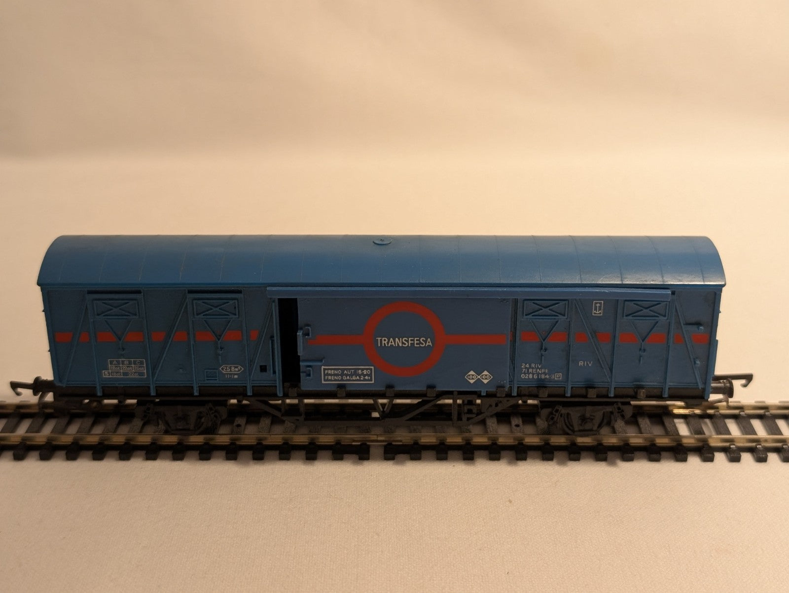 Hornby R741 OO Gauge VIX International Ferry Van – Transfesa