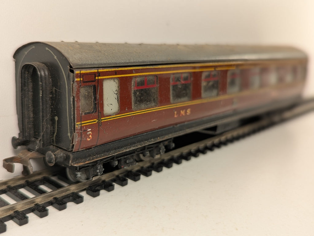 Hornby Dublo 4183 LMS Tinplate Coach OO Gauge