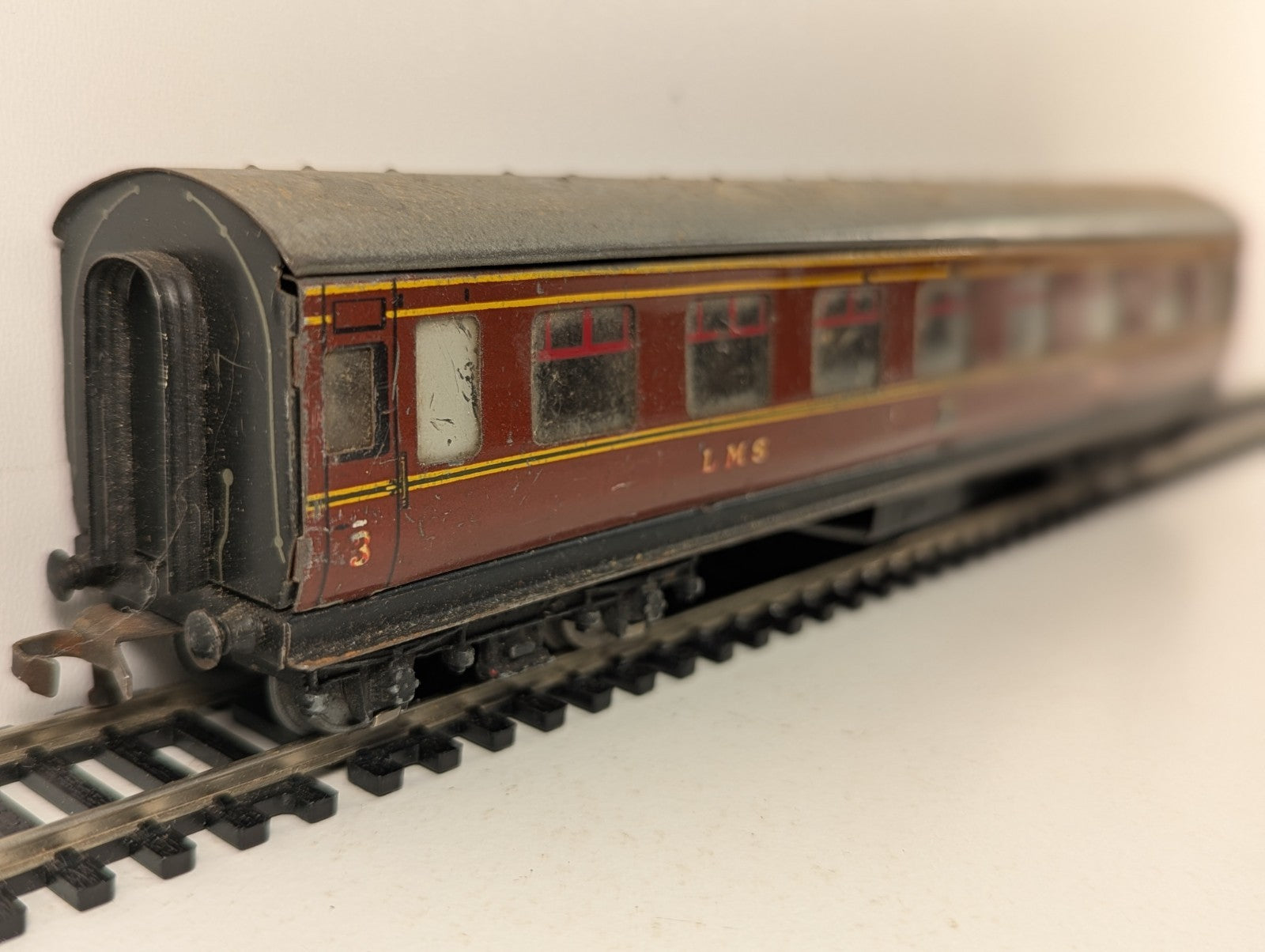 Hornby Dublo 4183 LMS Tinplate Coach OO Gauge