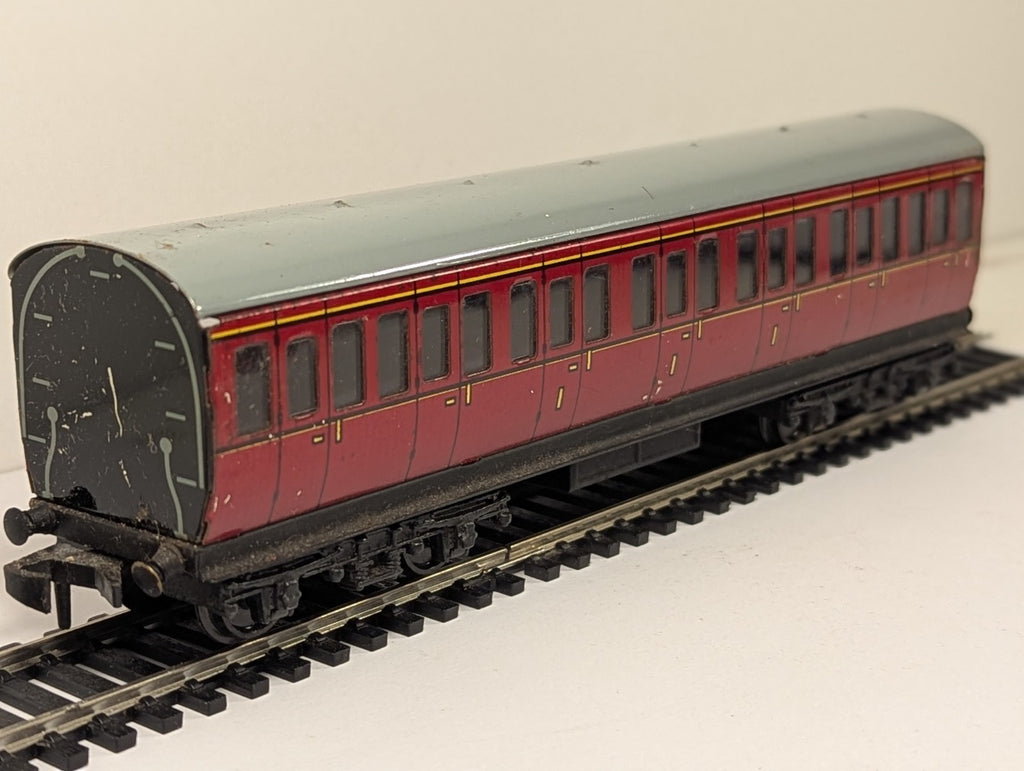Hornby Dublo OO Gauge 32092 Maroon Suburban Coach
