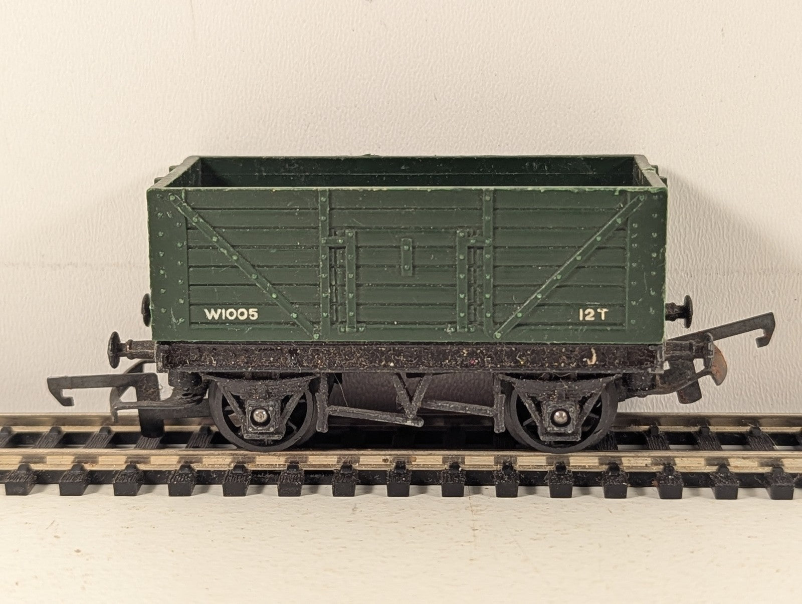Tri-ang OO Gauge 5-Plank Open Wagon Goods Wagon W1005 BR Green R10