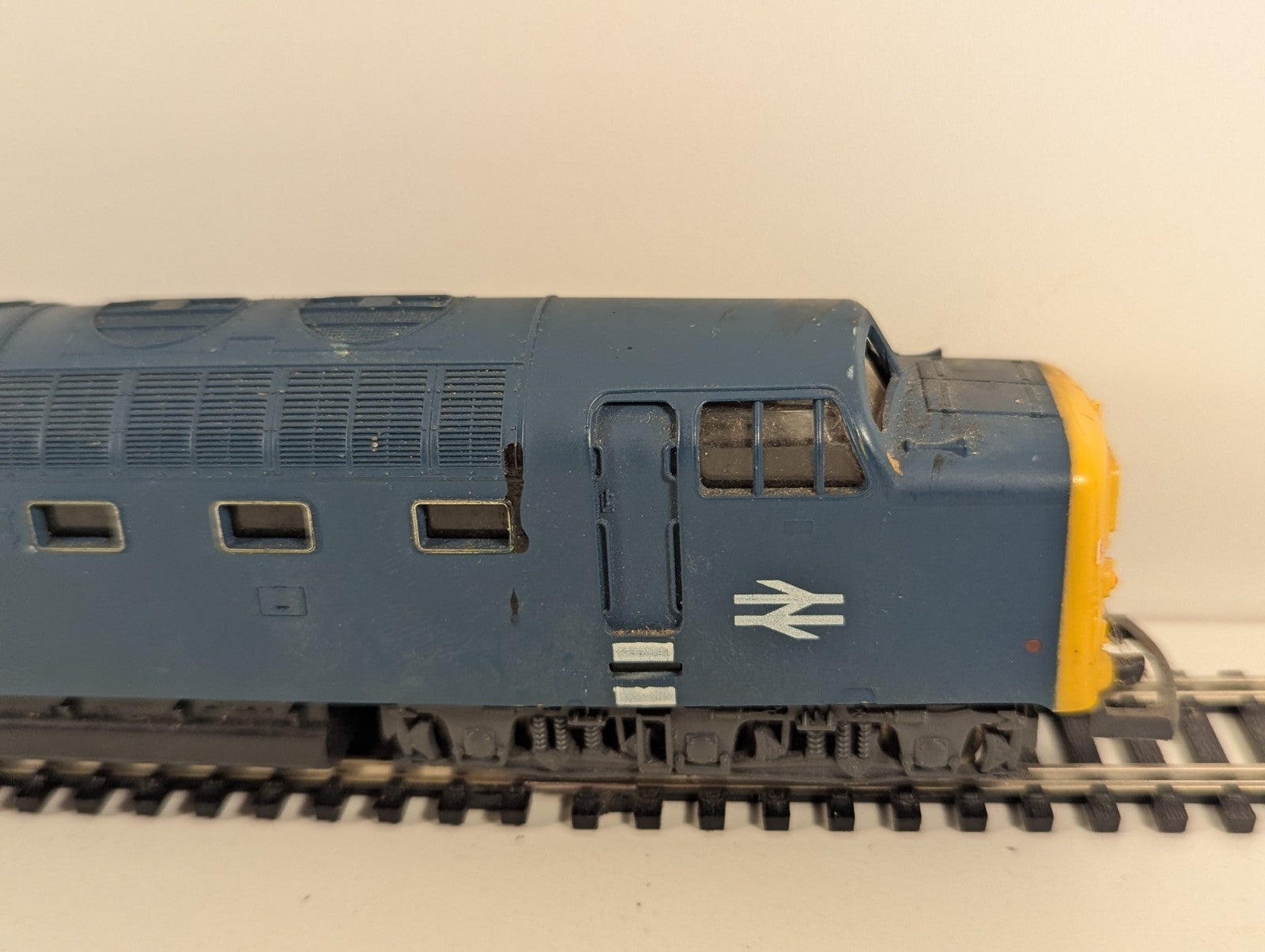 Lima 205106 BR Blue Class 55 Deltic 55022 Royal Scots Grey – OO Gauge
