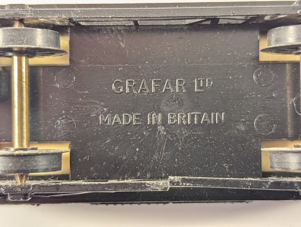 Graham Farish OO Gauge 12 Ton Ventilated Van Goods Wagon Beatties