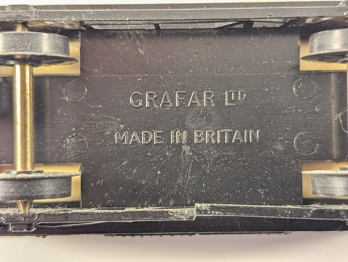 Graham Farish OO Gauge 12 Ton Ventilated Van Goods Wagon Beatties