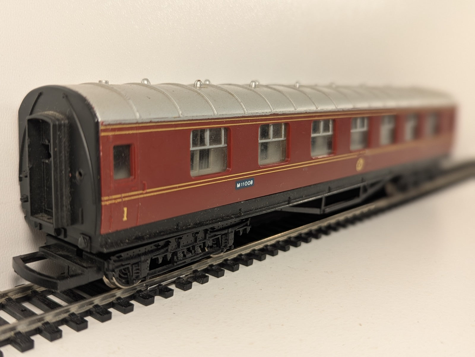 Hornby OO Gauge LMS Crimson Brake 3rd Coach