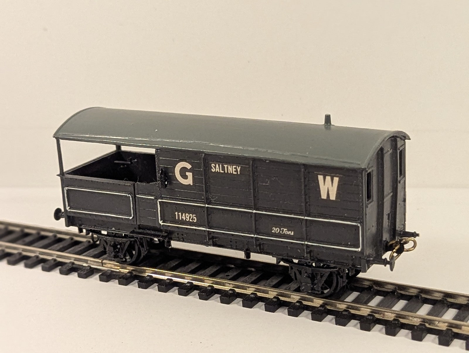 Kit Built OO Gauge GWR Toad Brake Van 'Saltney' 114925 GWR Grey