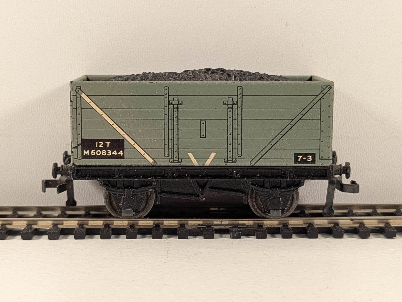 Hornby Dublo 32030 OO Gauge D2 High-Sided Coal Wagon with Coal Load - Boxed