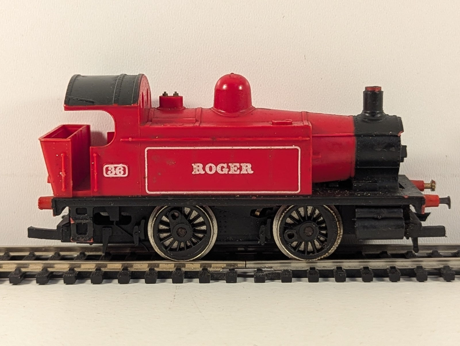 Hornby R336 OO Gauge Roger 0-4-0 Industrial Tank Locomotive - Spares/Repairs