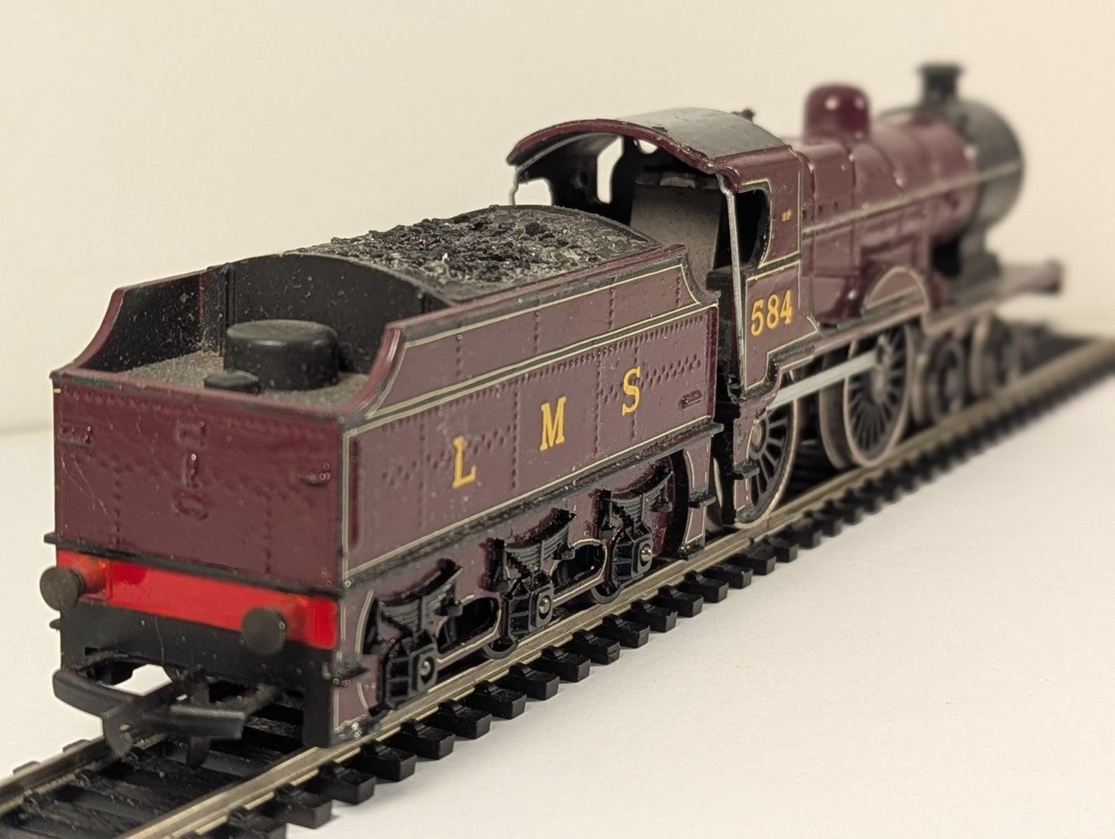 Hornby OO Gauge 4P 4-4-0 Midland Compound – Repainted LMS Maroon