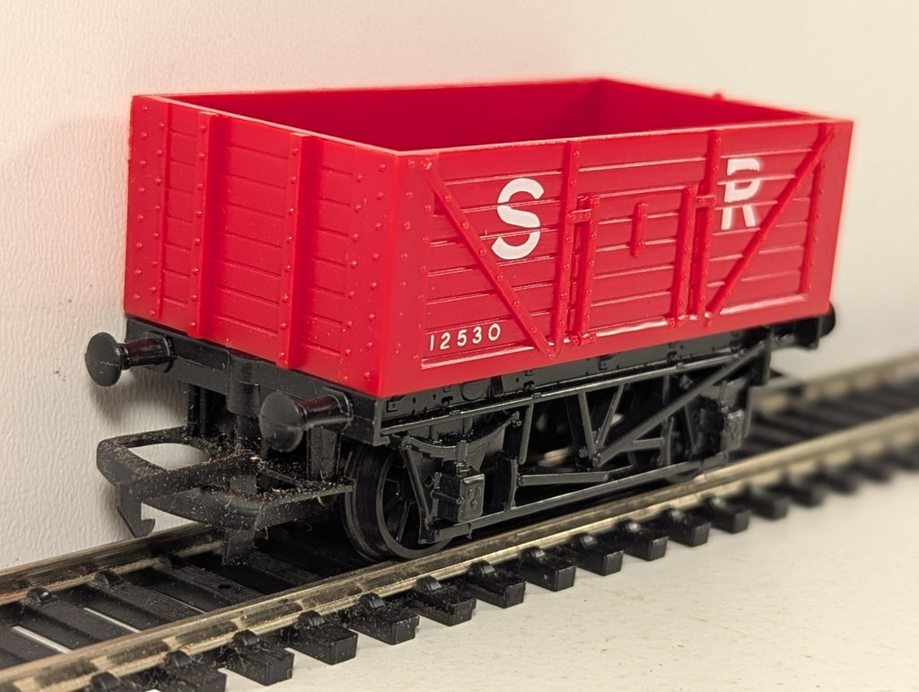Hornby OO Gauge SR Open Wagon Goods Wagon 12530 SR Red R010