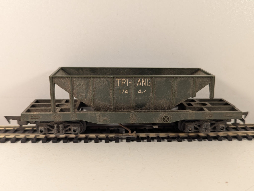 Tri-ang R111 OO Gauge Dark Green Hopper Wagon - Damaged