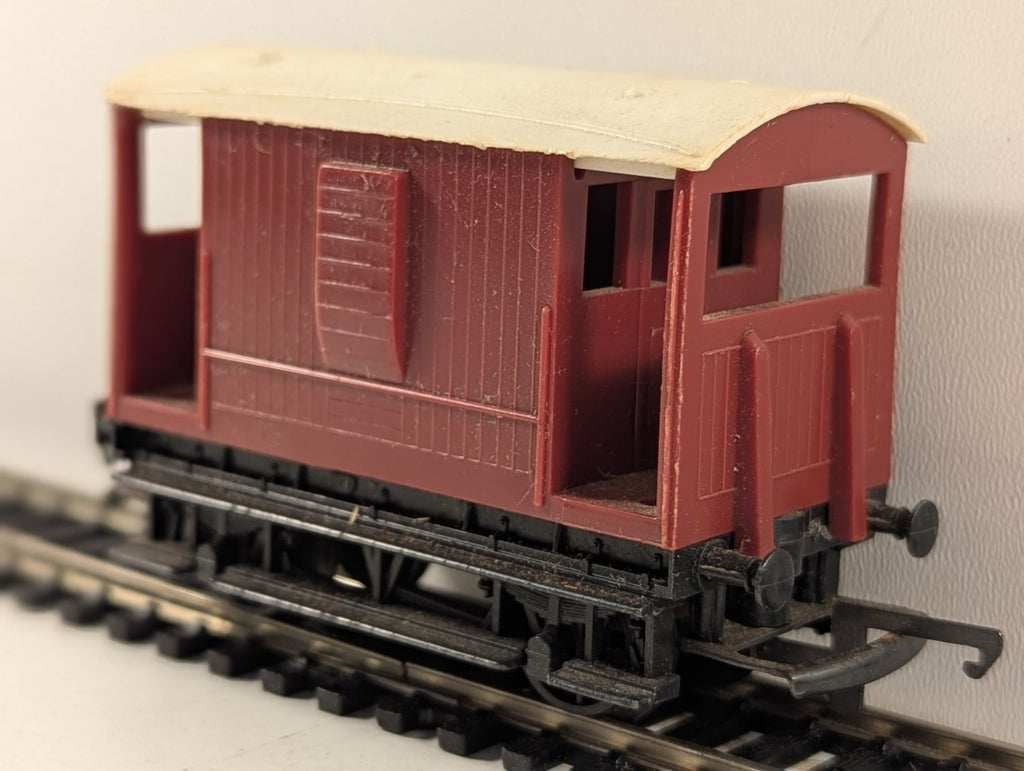 Tri-ang Railways R16 BR 20-Ton Brake Van Brown