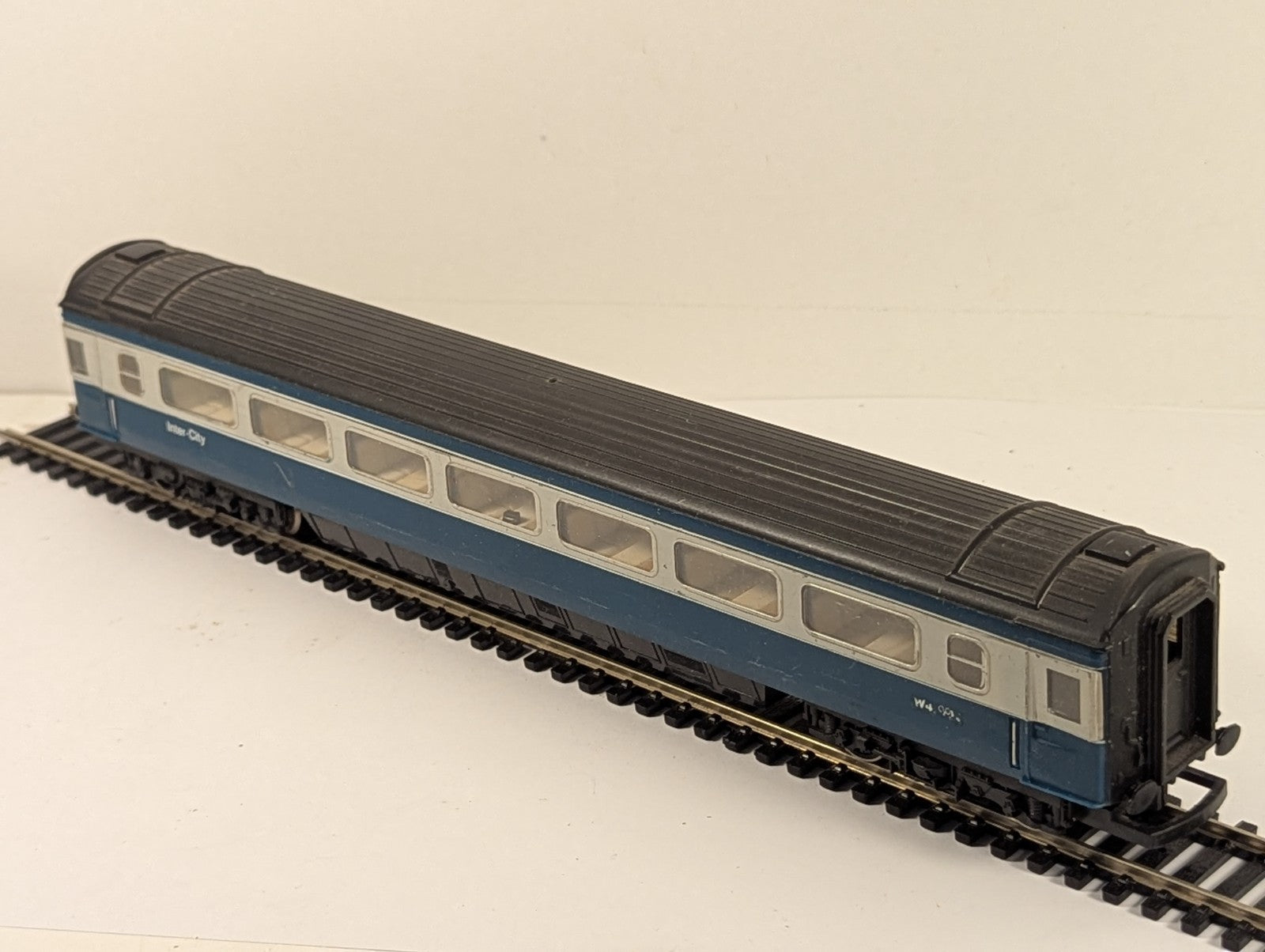 Hornby R439 OO Gauge BR Blue Grey Mk3 Inter-City Coach