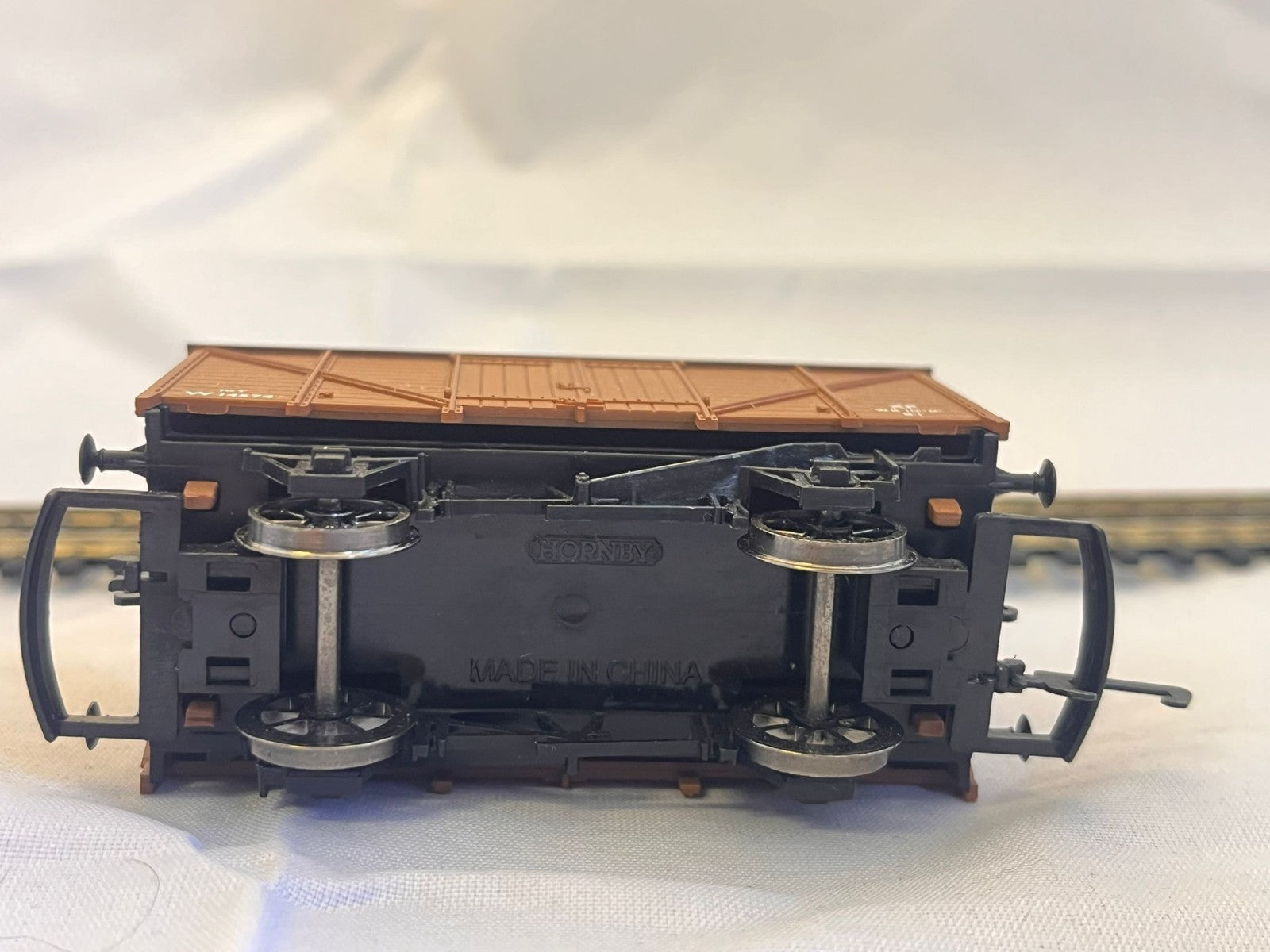 Hornby R6271 BR Brown 10 Ton Ventilated Van
