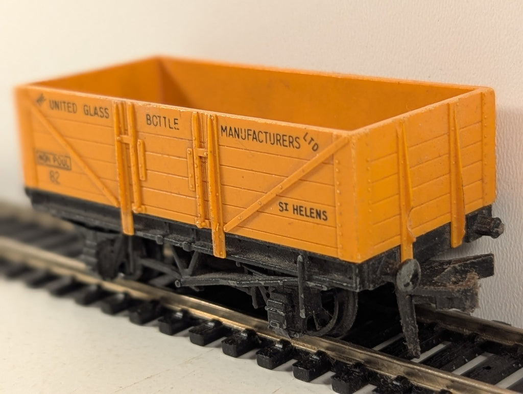 Hornby Dublo United Glass Bottle Manufacturers Wagon OO Gauge - Missing Buffer