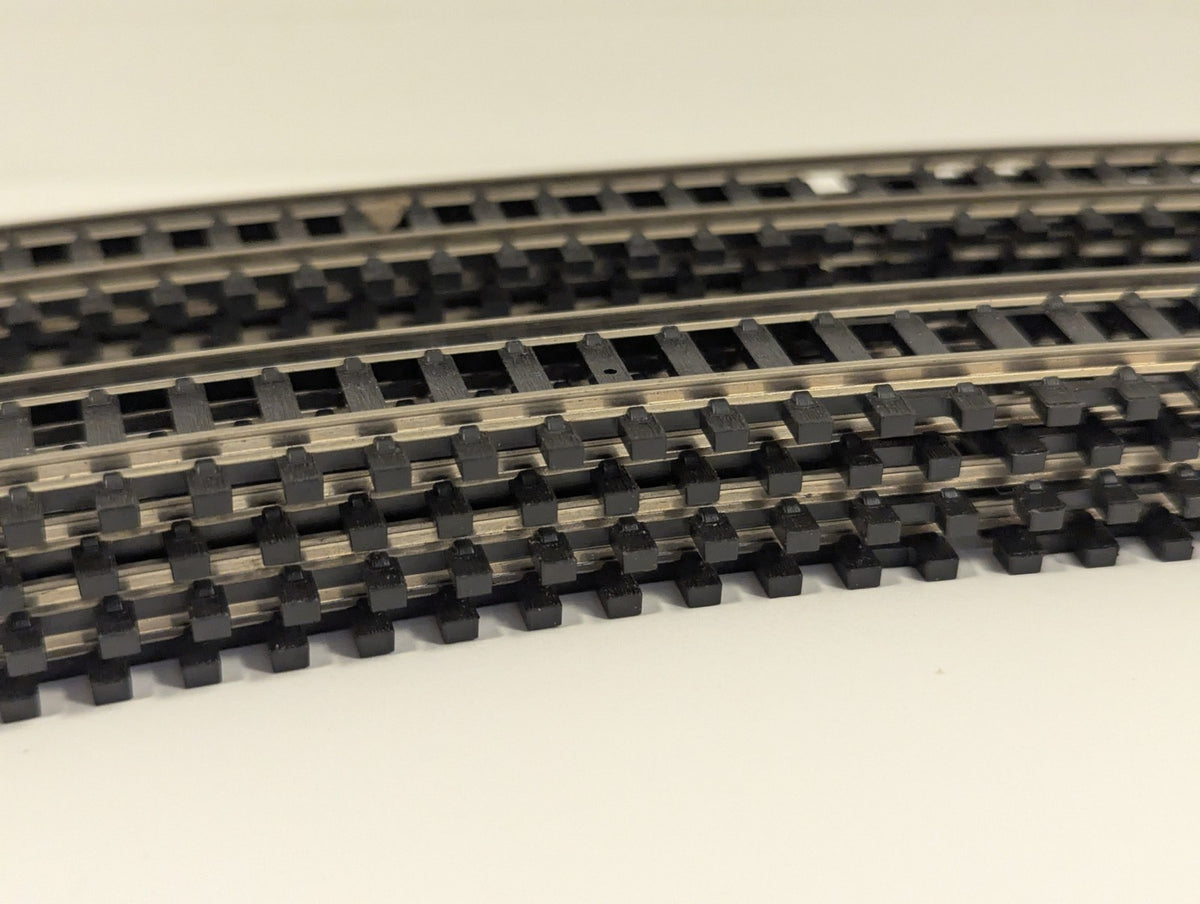 Hornby OO Gauge R607 2nd Radius Double Curve Track