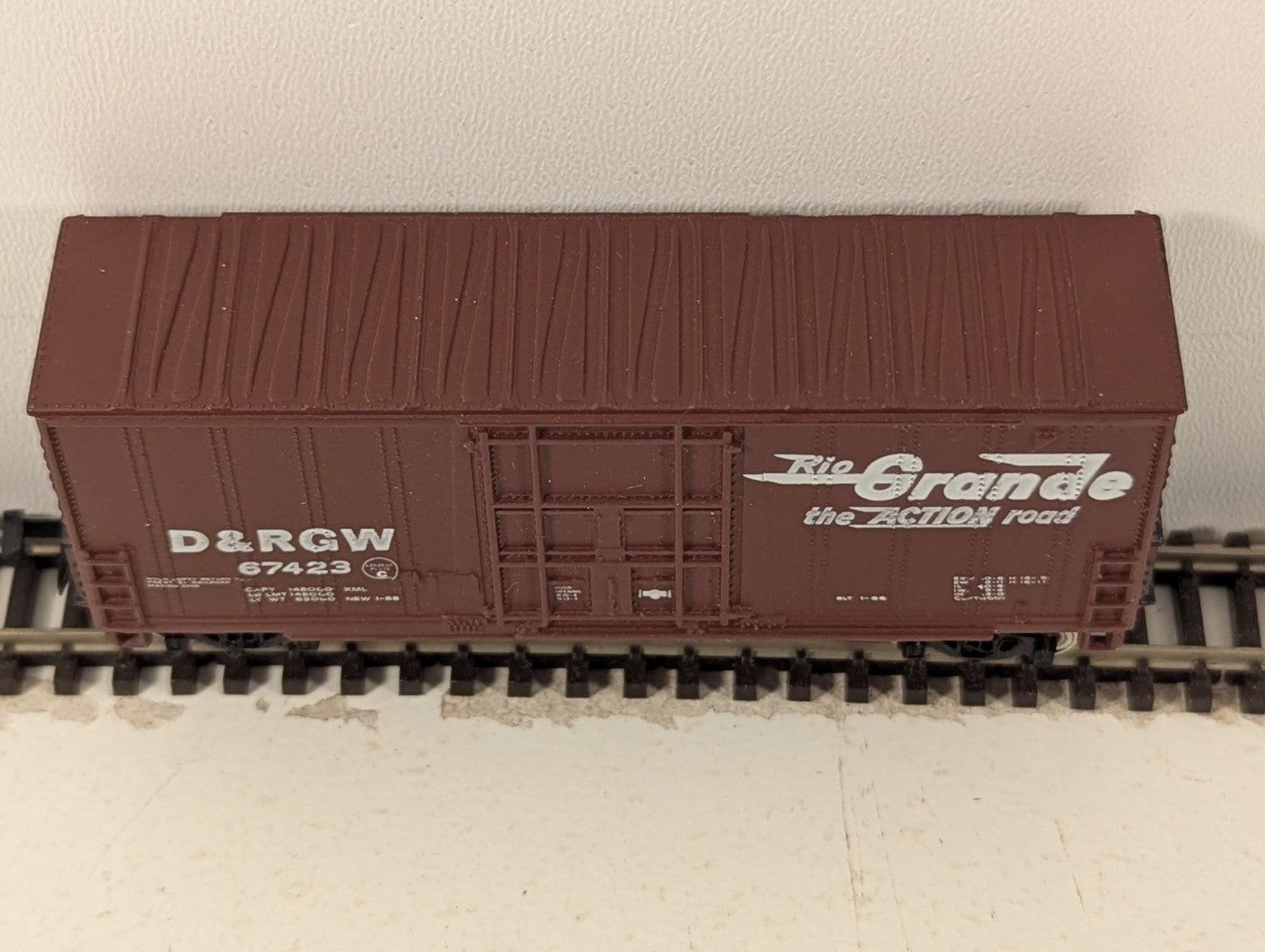 Bachmann N Gauge Denver & Rio Grande Western Hi-Cube Box Car - Missing Coupler