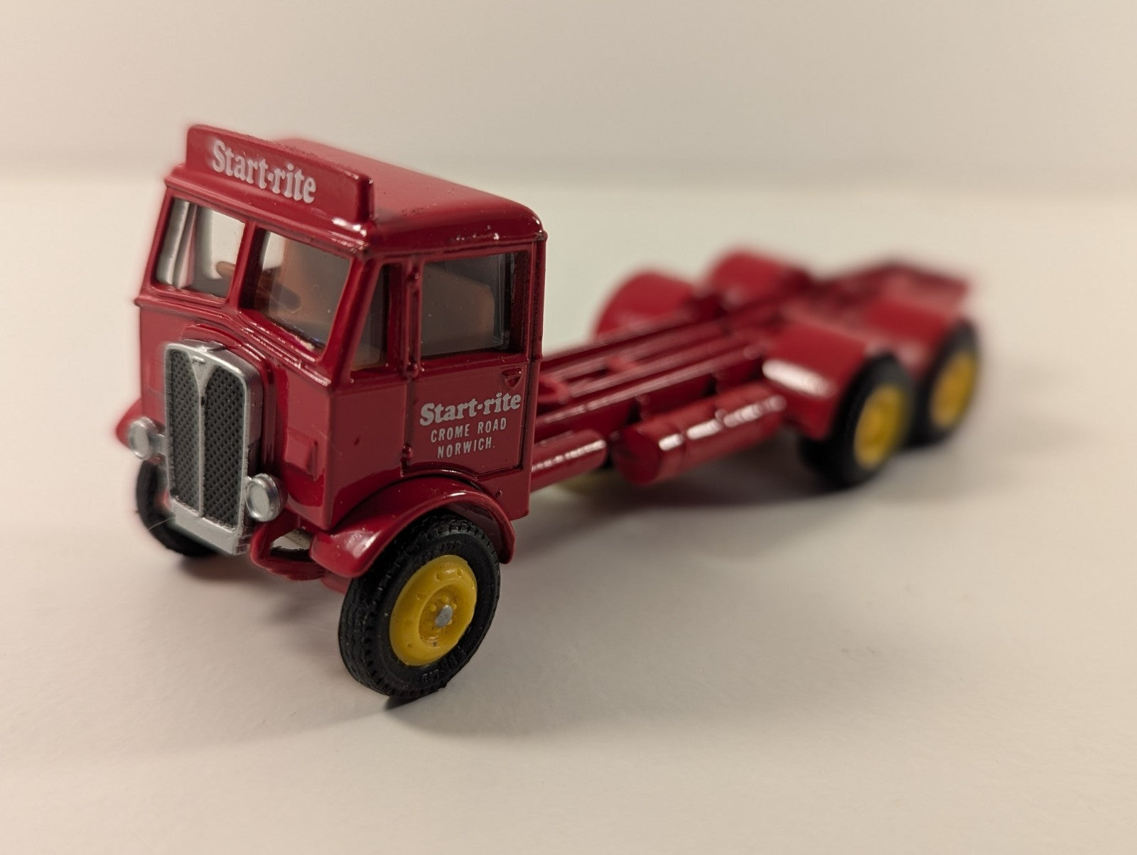 EFE 1:76 Scale AEC Mammoth 3-Axle Truck – Start-rite Shoes (No Container)