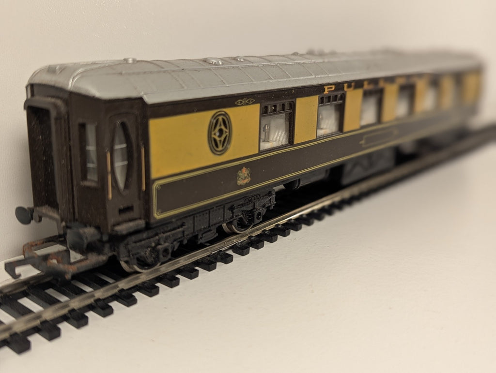 Hornby R4312 OO Gauge Pullman Parlour Car