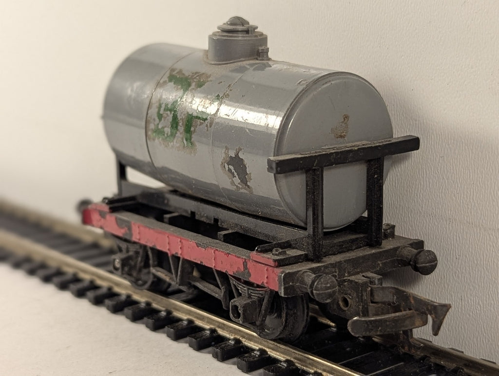 Tri-ang OO Gauge Shell & BP Tank Wagon Grey (Shell/BP) R.12