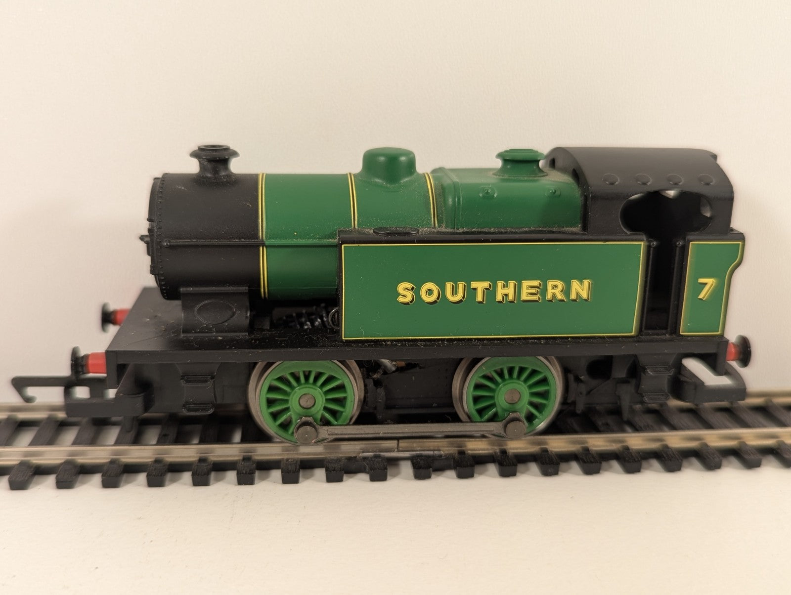 Hornby R2439 Southern 0-4-0T Industrial Locomotive – No. 7 – OO Gauge