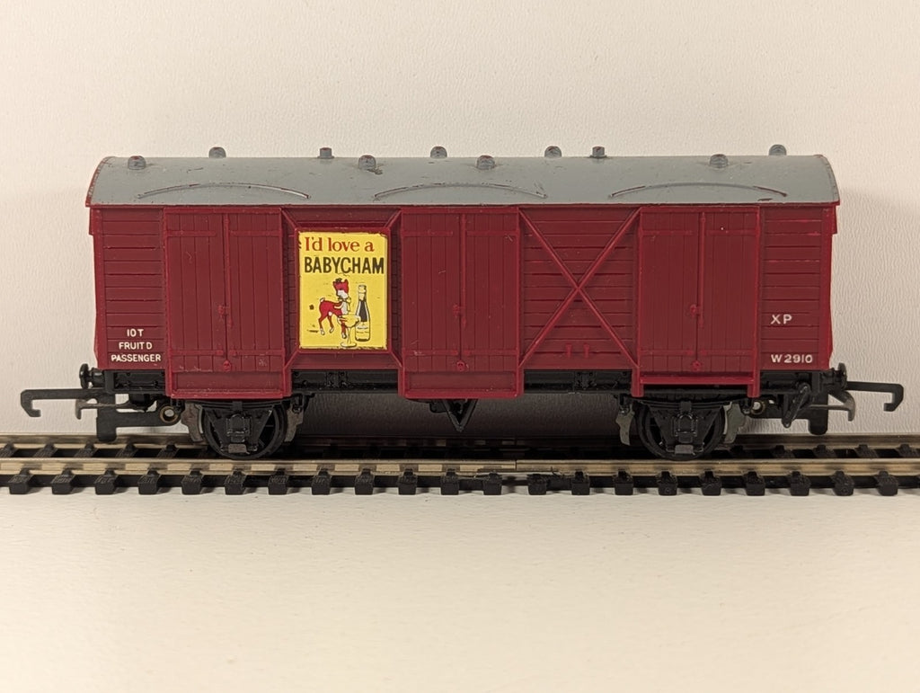 Wrenn W4305P GWR Passenger Fruit D Van – OO Gauge
