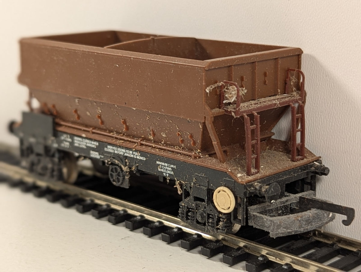 Lima 305637 OO Gauge PGA Hopper – BR Bauxite