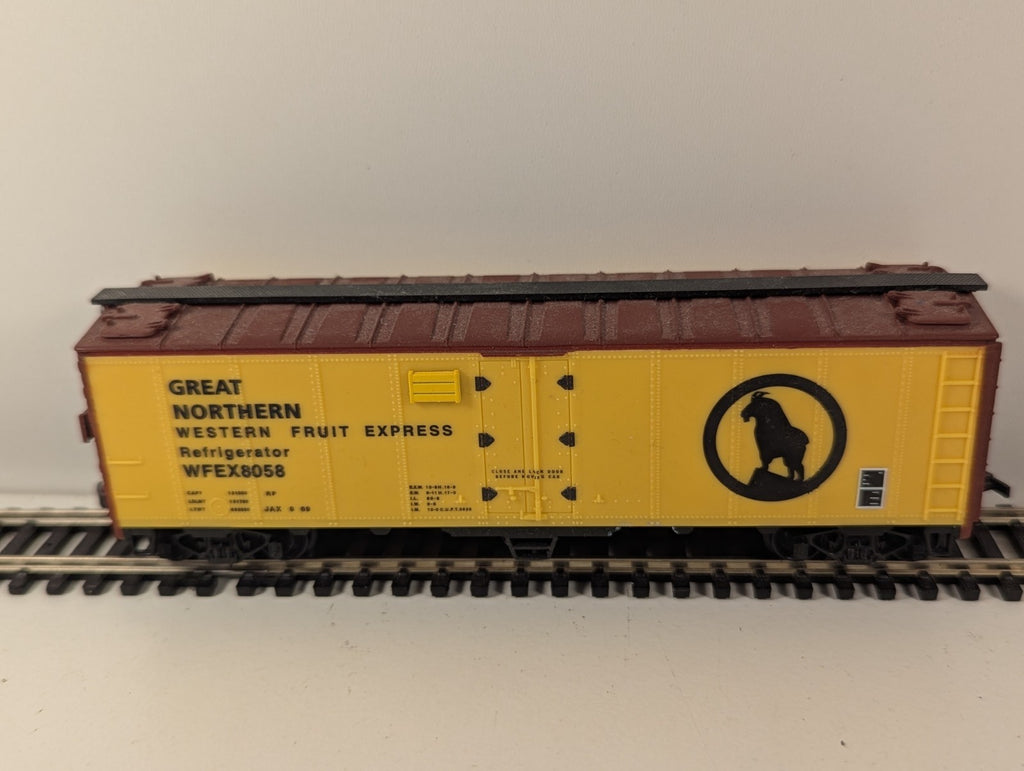 Athearn HO Gauge Western Fruit Express Refrigerator Car WFEX 8058