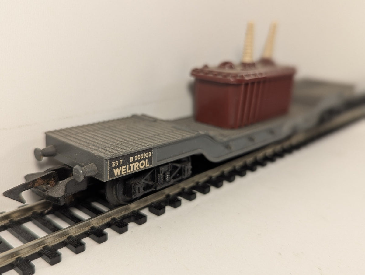 Playcraft HO Gauge Weltrol Wagon with Transformer Goods Wagon B900923 BR Grey