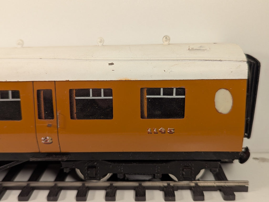Kitbuilt (Metal) O Gauge LNER Thompson Teak Brake Coach – Damage