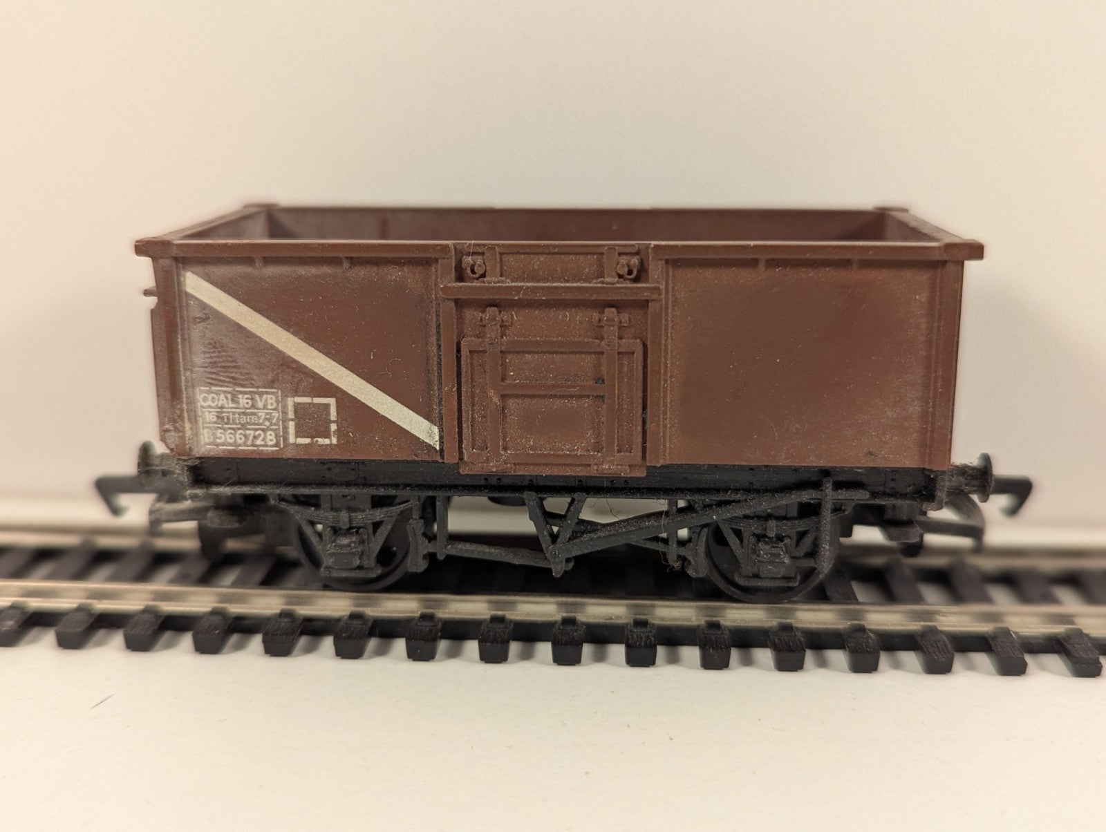 Mainline Railways 37-144 16-Ton Steel Mineral Wagon B566728 – OO Gauge