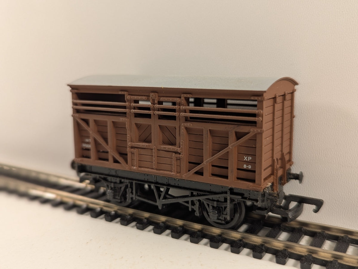 Mainline OO Gauge BR Cattle Wagon M12098
