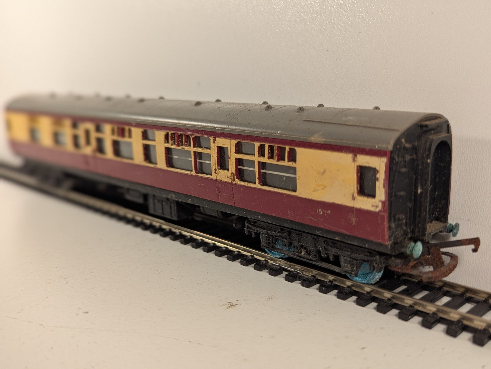 Tri-ang OO Gauge BR Composite Coach Passenger Coach 15865 BR Crimson