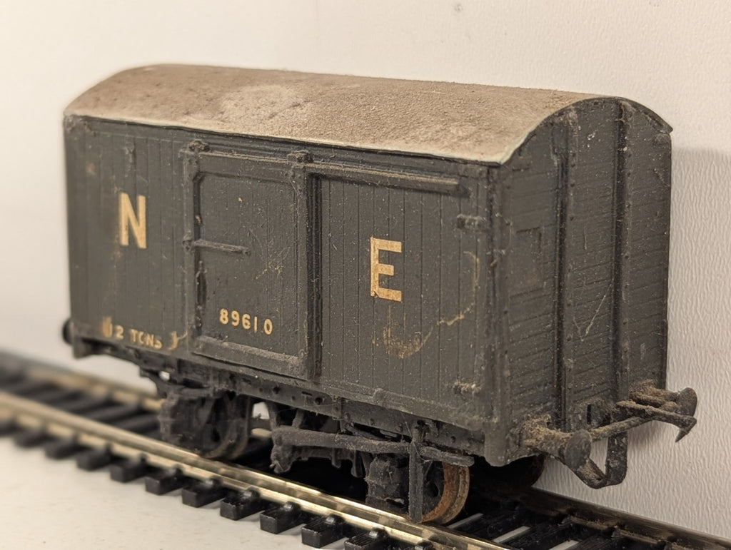 Kit Built OO Gauge LNER 12 Ton Covered Goods Van Goods Wagon 89610 LNER