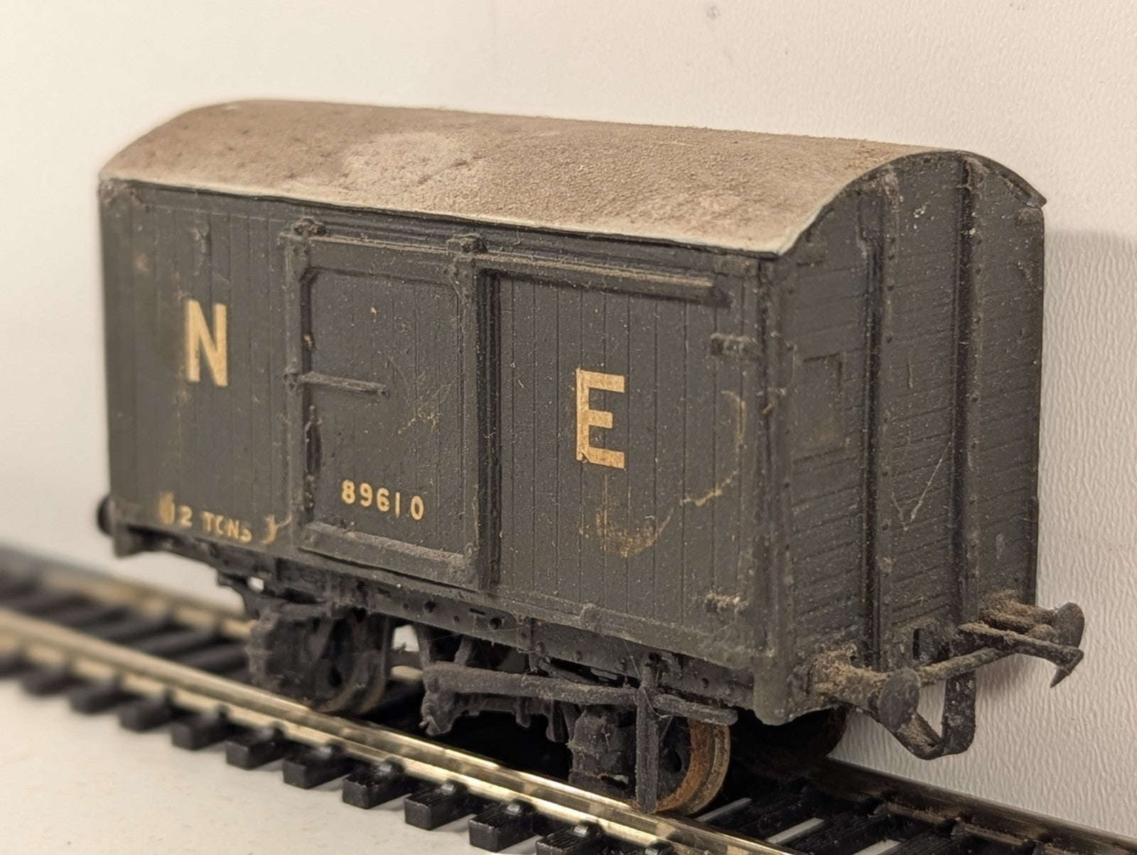 Kit Built OO Gauge LNER 12 Ton Covered Goods Van Goods Wagon 89610 LNER