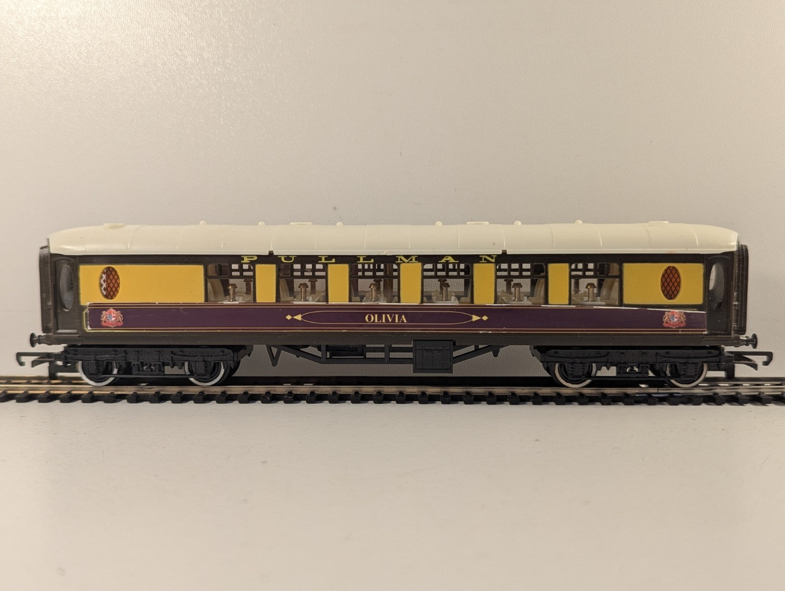 Hornby OO Gauge Pullman Coach "Olivia"