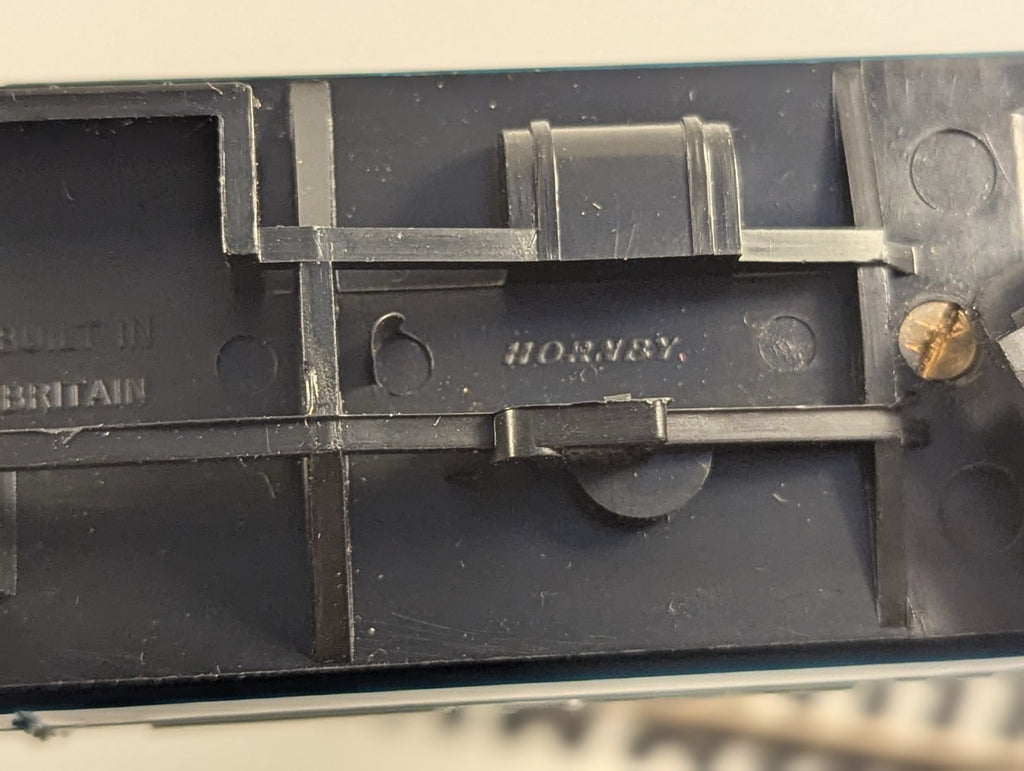 Hornby OO Gauge R426 BR Mk1 Buffet Car Coach 1805 Blue & Grey