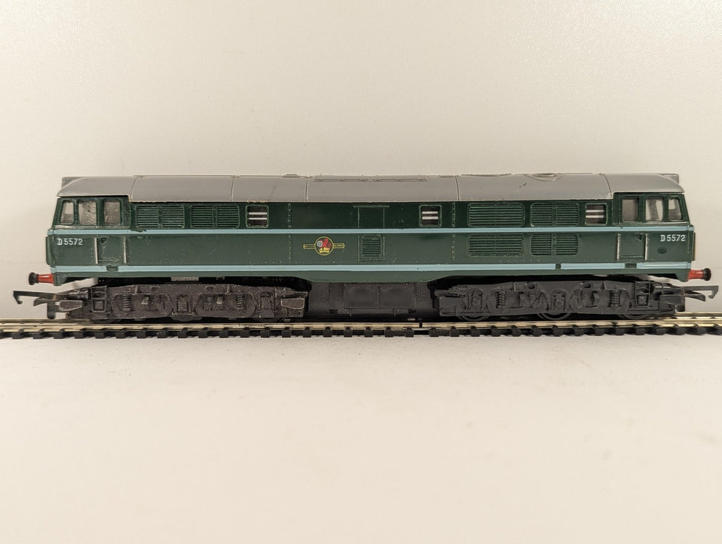 Tri-ang OO Gauge BR Class 31 Brush Type 2 Diesel Locomotive D5572 BR Green R.357