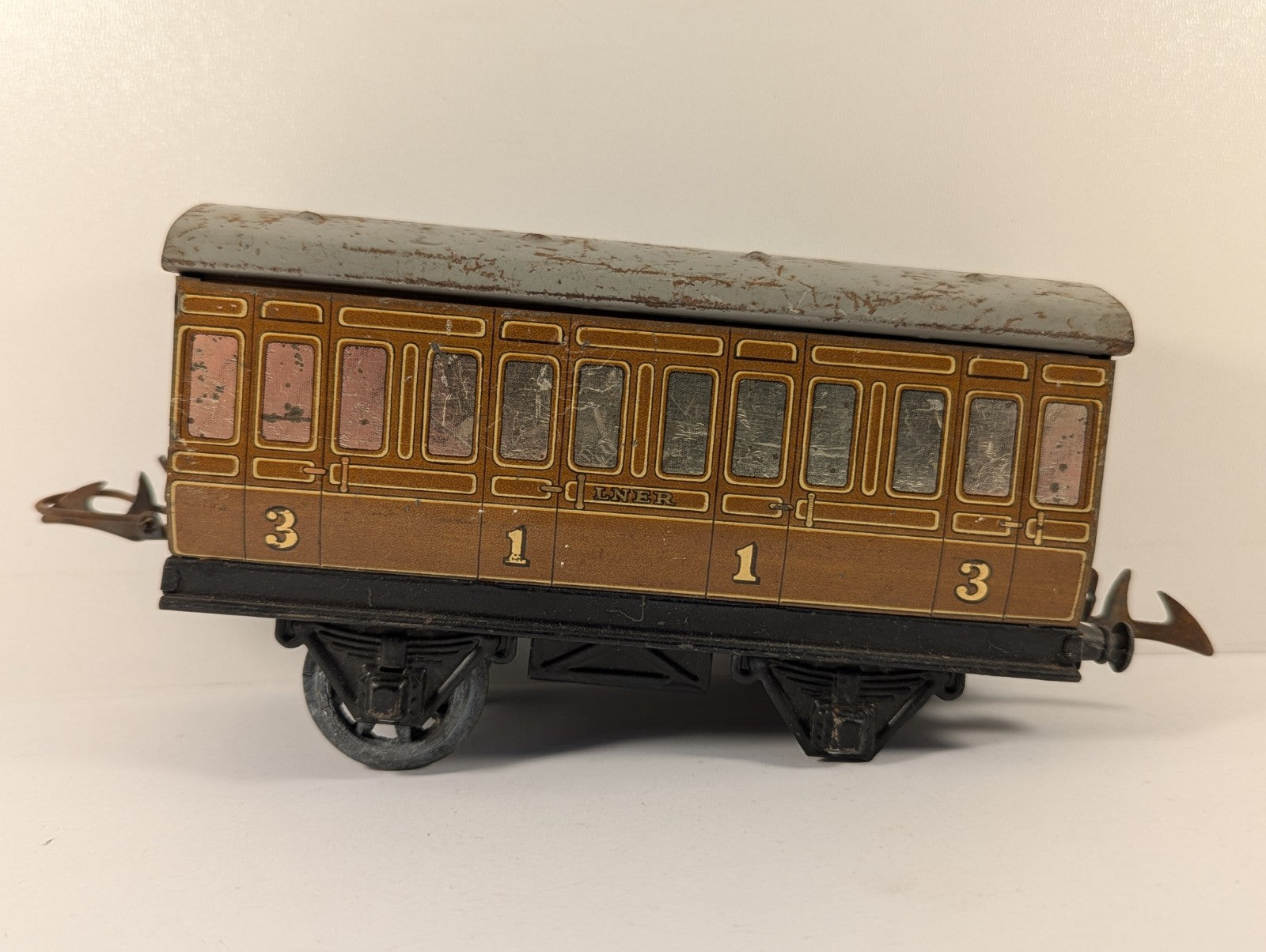 Hornby O Gauge LNER Teak 4-Wheel Coach