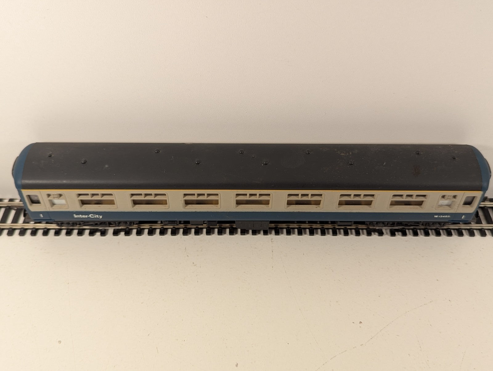 Lima OO Gauge BR Mk2 Coach W13493 Blue & Grey