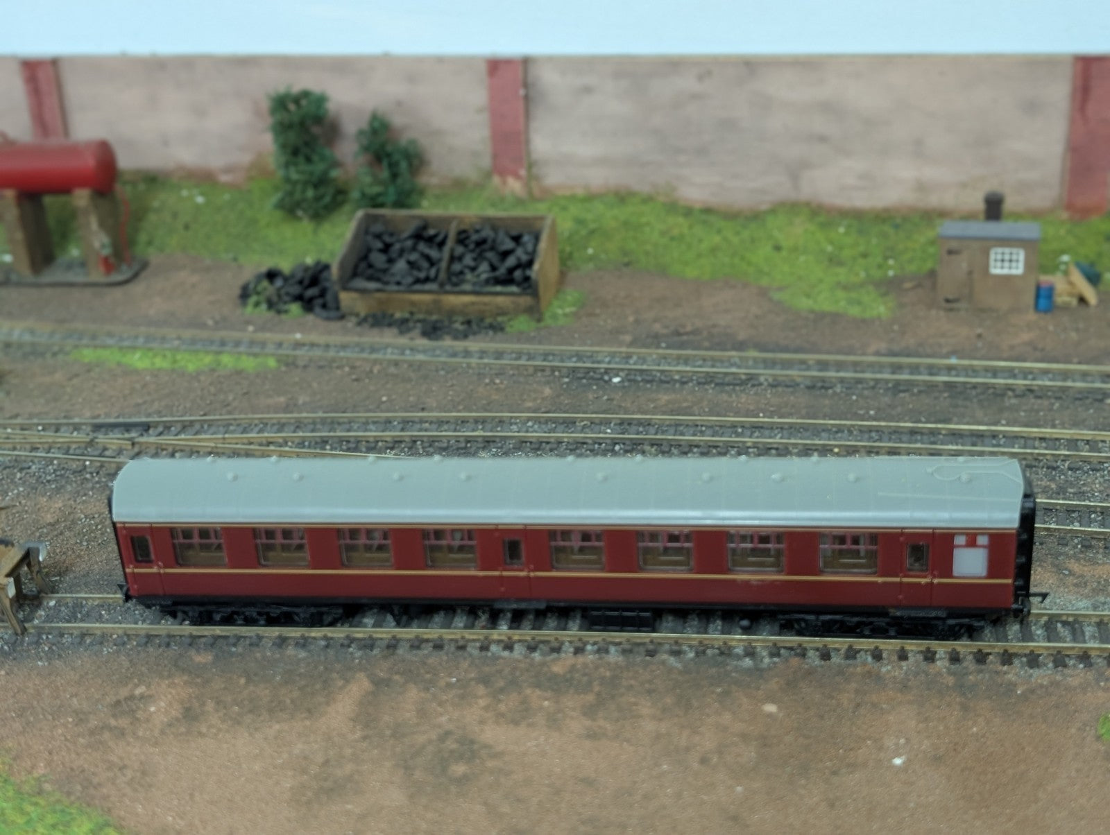 Hachette Model Railway OO Gauge BR Mk1 Coach BR Maroon