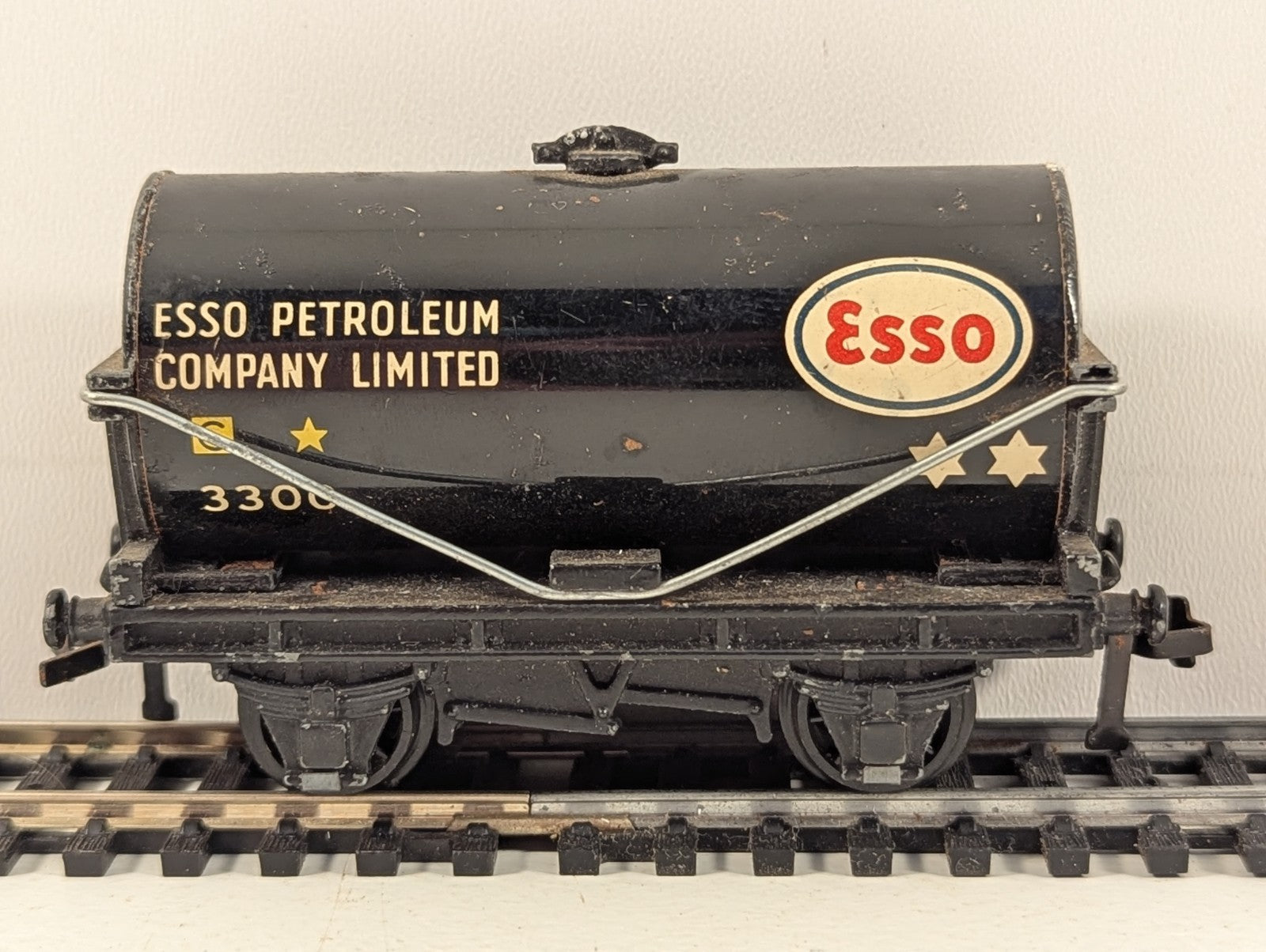 Hornby Dublo 4680 OO Gauge Esso Black Tank Wagon
